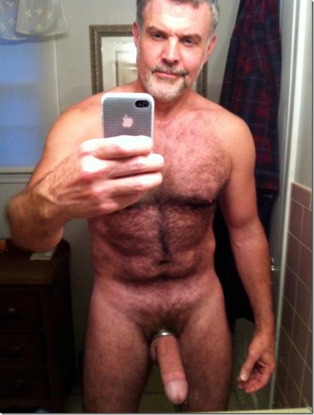 gay-bear-selfie